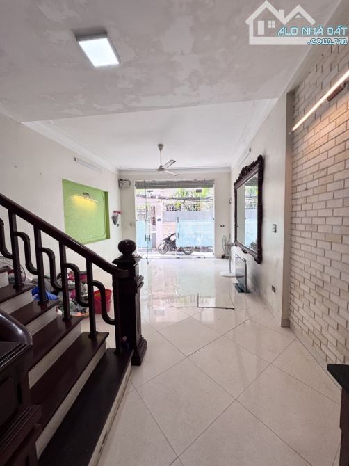 NHÀ LÔ GÓC PHỐ LÁNG – TRUNG TÂM ĐỐNG ĐA – MẶT TIỀN KHỦNG – DÂN XÂY