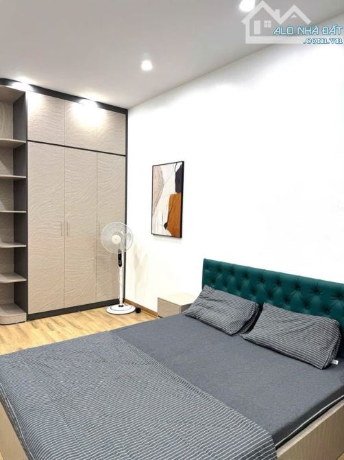 Bán nhà Tam Trinh ô tô đỗ cách 5m, 5 tầng tặng nội thất, sân để 10 xe máy, 35m2 7.6 tỷ