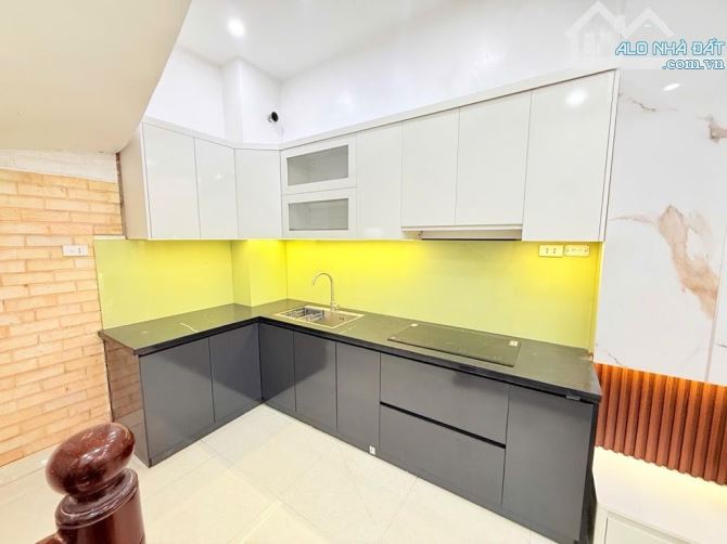 NHÀ MỚI ĐÓN TẾT - LẠC LONG QUÂN - CẦU GIẤY - 35M - NHỈNH 8 TỶ - 5 TẦNG - NGÕ THÔNG