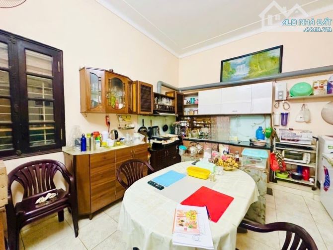 CẦU_GIẤY 88M, PHÂN LÔ QUÂN ĐỘI, 7 CHỖ ĐỖ CỬA, VÀI BƯỚC RA Ô TÔ TRÁNH, GẦN PHỐ 21 TỶ