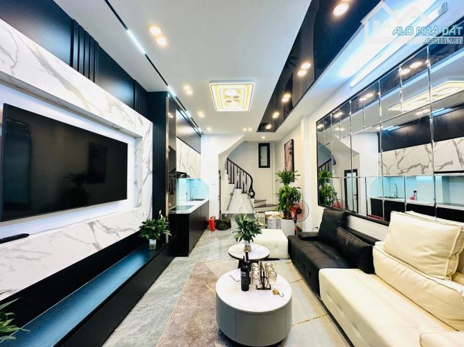 Bán nhà đường Võ Chí Công, Cầu Giấy: dt 35m 5tầng, giá 8.05 tỷ, có thương lượng TRUNG