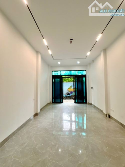 BÁN NHANH NHÀ KHUẤT DUY TIẾN THANH XUÂN, PHÂN LÔ OTO ĐỖ CỬA, 55M 5 TẦNG, CHỈ 18.X TỶ