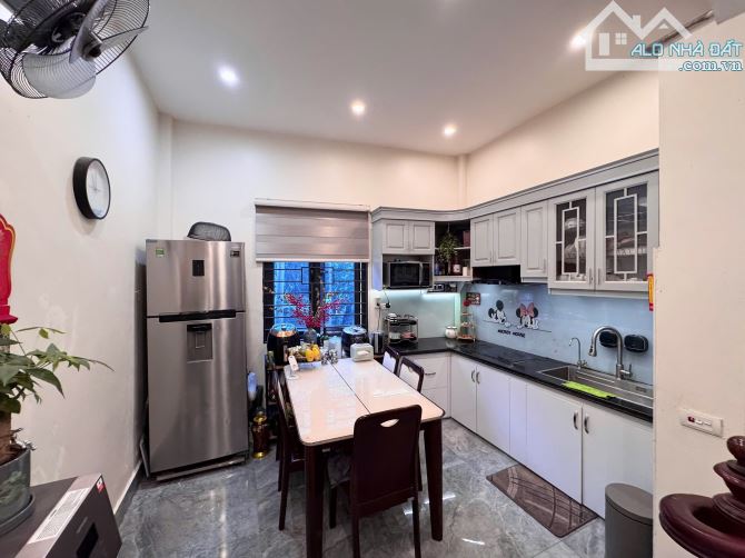 GẤP bán nhà Vĩnh Tuy Hai Bà Trưng - 37m2 - 5 tầng - ô tô đỗ cửa - 15 phút lên Hồ Gươm