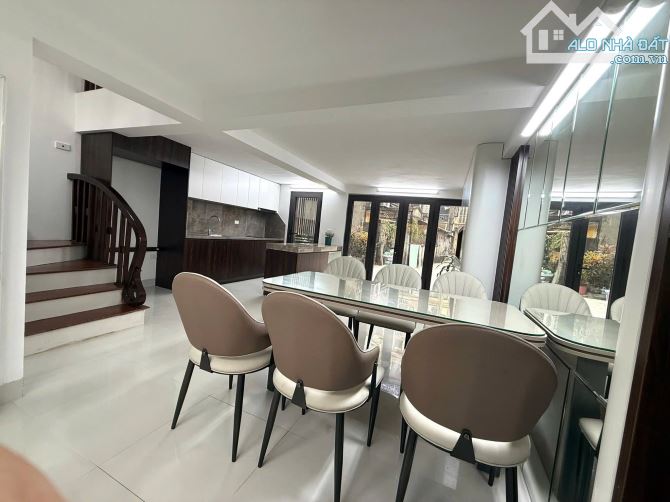 1 SIÊU PHẨM NHÀ NGỌC HỒI TRẦN THỦ ĐỘ, PHÂN LÔ Ô TÔ ĐỖ CỬA. KD.VP. 30M2. 5T.MT.5M11,7đ