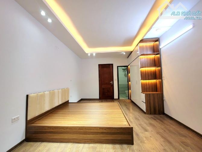 Bán nhà lô góc 3 thoáng, nhà 5 tầng, vị trí hiếm nhà bán, 36m sổ đỏ trao tay.