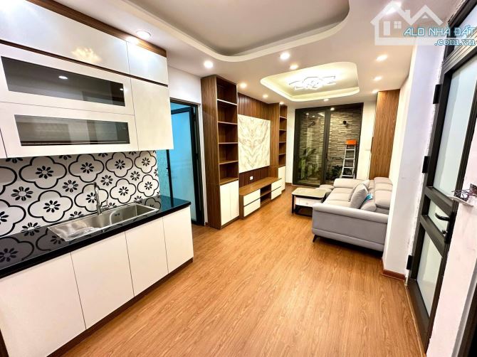 Bán Căn Chung Cư Mi Ni Đường Láng, Đống Đa 70m, tầng 1, giá 3.25 tỷ.