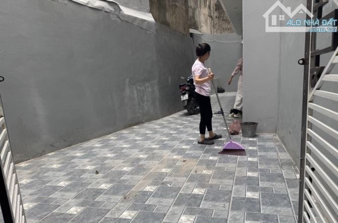 TÔN ĐỨC THẮNG – nhà mới – mặt tiền rộng – có sân để xe – 9,9 tỷ