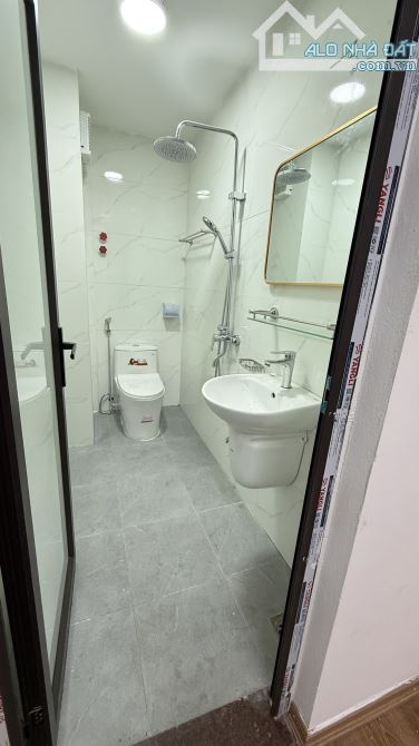 Bán nhà Linh Đàm, Hoàng Mai 35m2, nhỉnh 8 tỷ, 5 tầng, mt: 5m, sổ vuông