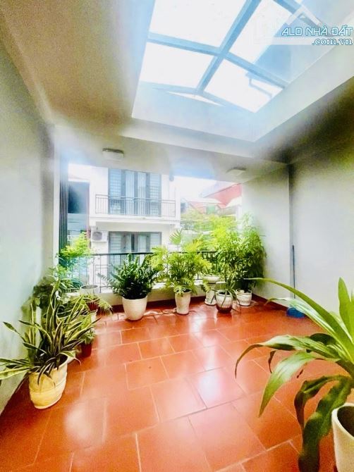 BÁN NHÀ PHÂN LÔ LẠC TRUNG - VỈA HÈ KINH DOANH - Ô TÔ TRÁNH - DT 68M. GIÁ BÁN 25.65 TỶ