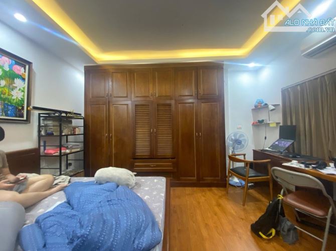 HOÀNG HOA THÁM 7,5 TỶ 30m 5 TẦNG Ở NGAY GẦN PHỐ