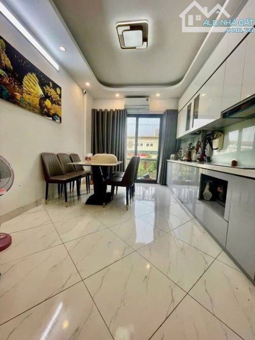 XUÂN THUỶ – nhà thang máy 6 tầng – ngõ gần ô tô – ở cực tiện – nhỉnh 12 tỷ