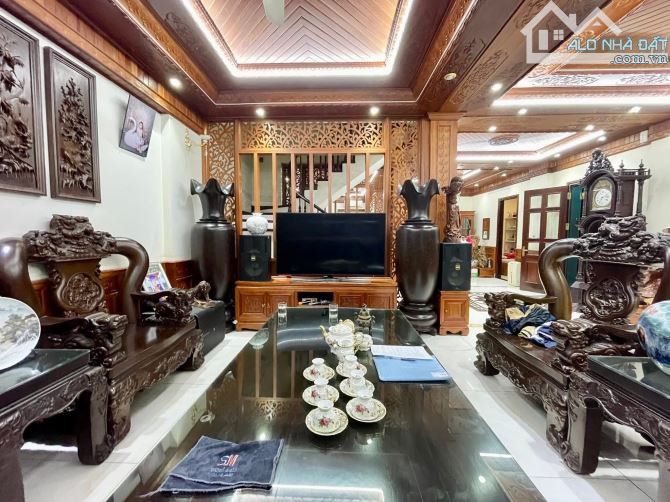 BÁN BIỆT THỰ KĐT TÂY NAM LINH ĐÀM - HOÀNG MAI - VỈA HÈ - GARA - 200M X 3.5 TẦNG - MT 10M