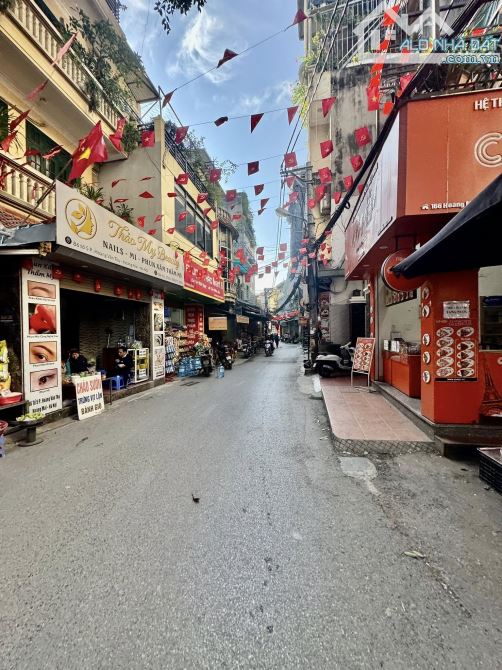 Hiếm Có Căn Nhà Mới Lô Góc 3 Thoáng, Ngõ Thông, Rộng, Giá Tốt, 36m2, 4 Tầng, 7.45 Tỷ