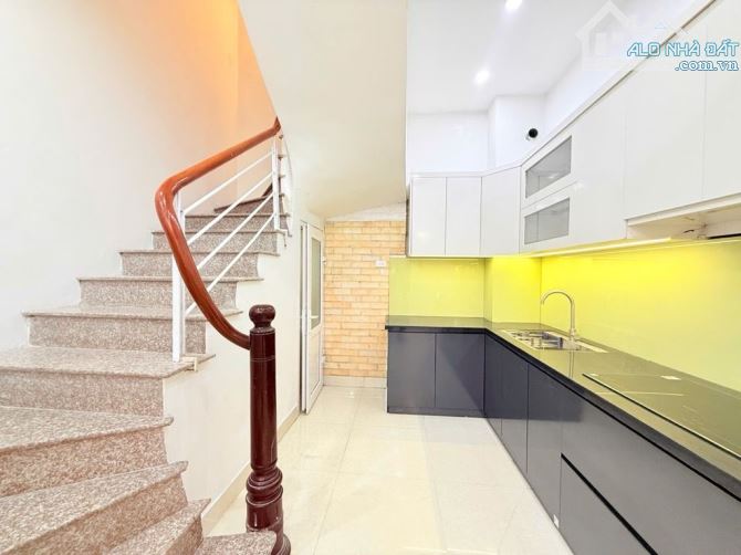 NHÀ MỚI ĐÓN TẾT - LẠC LONG QUÂN - CẦU GIẤY - 35M - NHỈNH 8 TỶ - 5 TẦNG - NGÕ THÔNG