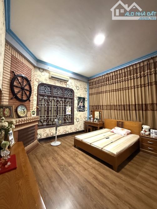 CẦU_GIẤY 88M, PHÂN LÔ QUÂN ĐỘI, 7 CHỖ ĐỖ CỬA, VÀI BƯỚC RA Ô TÔ TRÁNH, GẦN PHỐ 21 TỶ