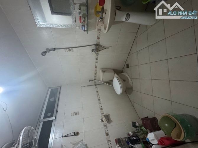 Bán căn nhà phố xã đàn ô tô đỗ cửa ra mặt phố 10m