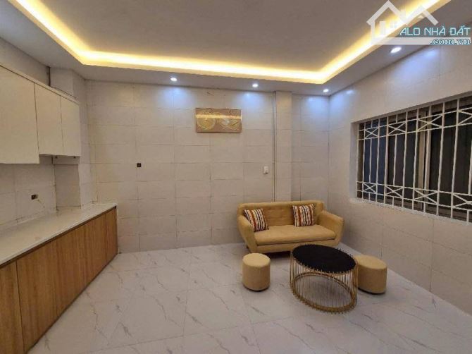 Bán nhà Hào Nam, Đống Đa: dt 35m, 4 tầng, giá 7.9 Tỷ, có thương lượng