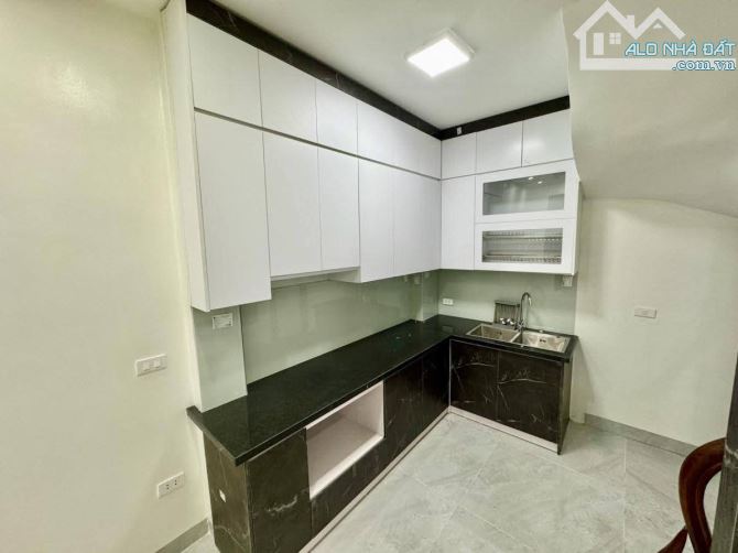 Bán nhà phố Nguyễn Văn Viên, Hai Bà Trưng: dt 30m, mt 3.7m, 5 tầng, giá 7.7 tỷ, có tl