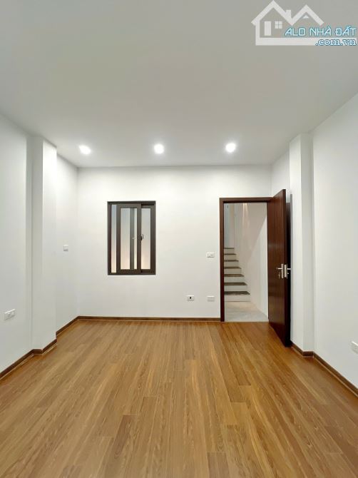 BÁN NHANH NHÀ KHUẤT DUY TIẾN THANH XUÂN, PHÂN LÔ OTO ĐỖ CỬA, 55M 5 TẦNG, CHỈ 18.X TỶ