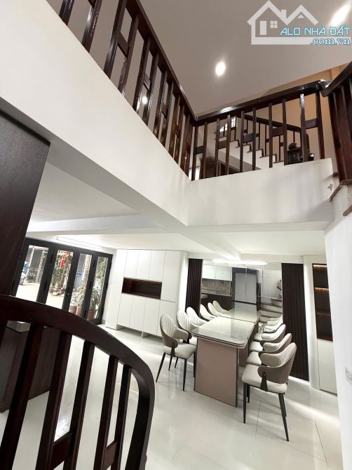 1 SIÊU PHẨM NHÀ NGỌC HỒI TRẦN THỦ ĐỘ, PHÂN LÔ Ô TÔ ĐỖ CỬA. KD.VP. 30M2. 5T.MT.5M11,7đ