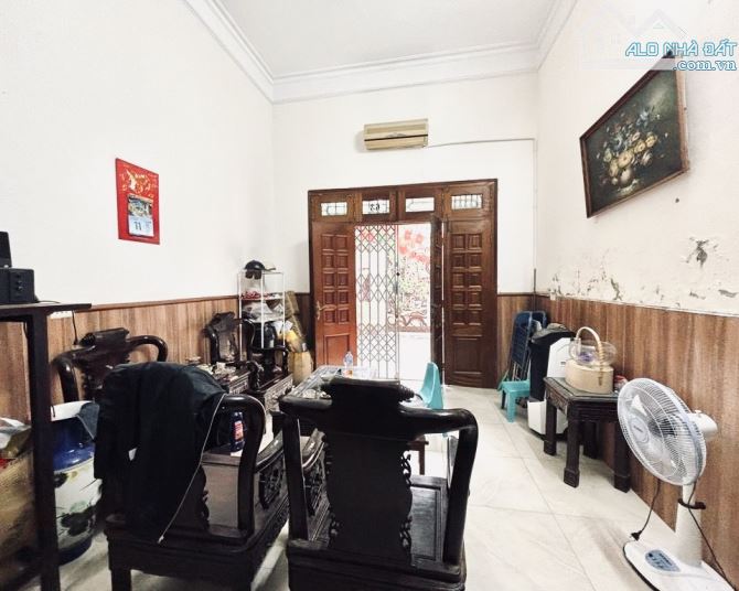 F361 An Dương, trung tâm quân Tây Hồ, khu vực đang rất phát triển, trước nhà oto tránh.