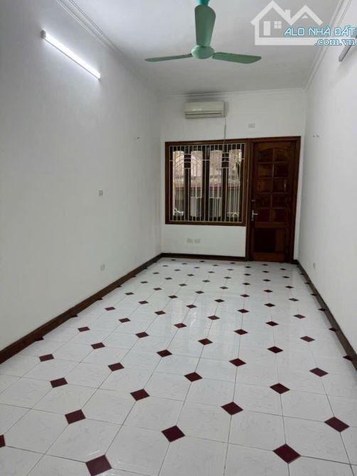 Bán gấp nhà Phân Lô chùa Bộc . Nhà 4 tầng . Oto đỗ cửa