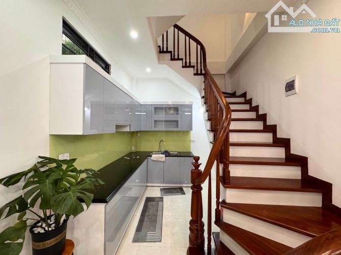 HOT NHẤT TAM TRINH! LÔ GÓC ĐỈNH CAO - MẶT TIỀN 8.2M - 5 TẦNG MỚI - CHỈ 6.6 TỶ