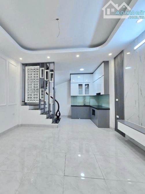 TÔN ĐỨC THẮNG – nhà mới – mặt tiền rộng – có sân để xe – 9,9 tỷ