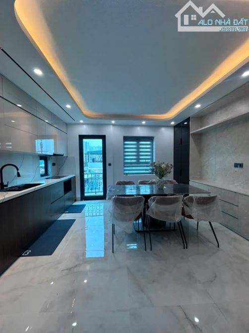 Bán nhà Vĩnh Hưng 45m² – 5 tầng thang máy – Lô góc – Ô tô vào nhà – Ngõ thông – Giá 13 tỷ