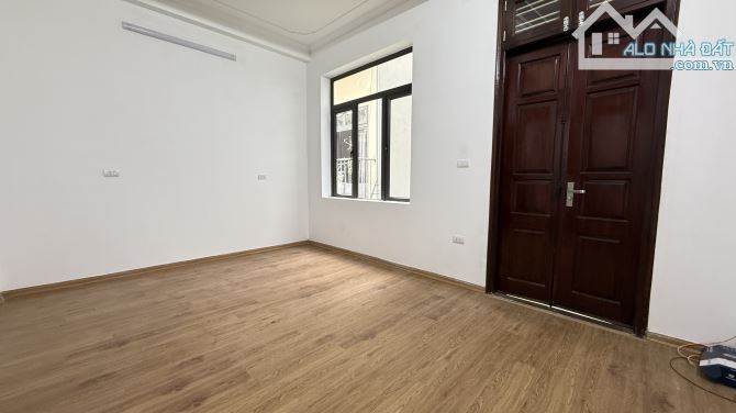 Bán nhà Linh Đàm, Hoàng Mai 35m2, nhỉnh 8 tỷ, 5 tầng, mt: 5m, sổ vuông