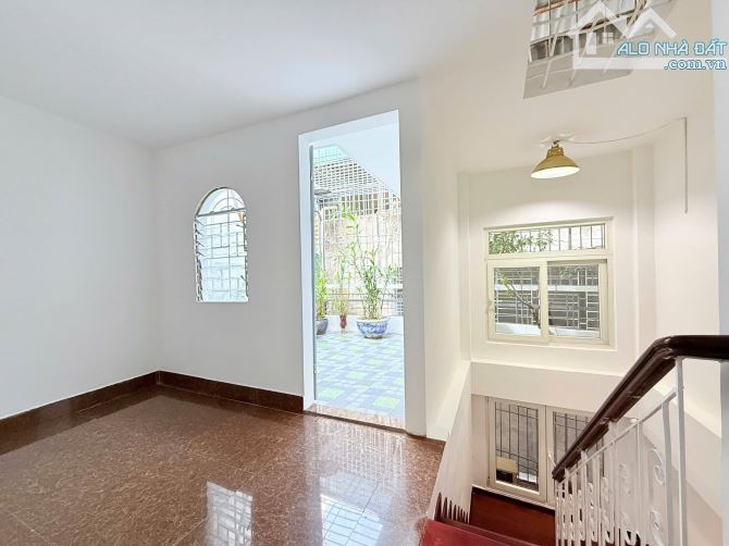 Nhà Đẹp Gần Ô TÔ, Hồng Hà, Hoàn Kiếm 40m, 4 tầng, mt 4.7m, giá 12.4 tỷ.