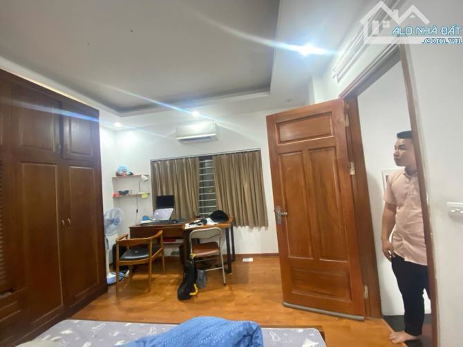 HOÀNG HOA THÁM 7,5 TỶ 30m 5 TẦNG Ở NGAY GẦN PHỐ