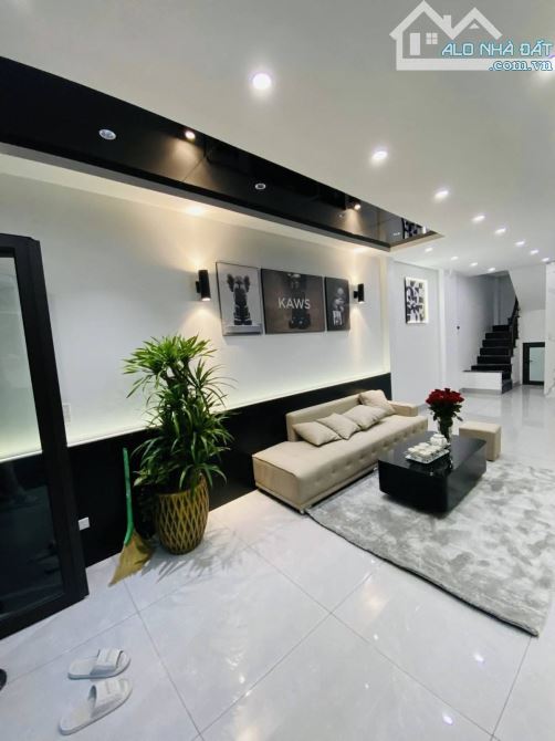 Bán nhà Phố Xuân Diệu- DT 40M - mặt tiền 5 m- 7 tầng thang máy mới koong -