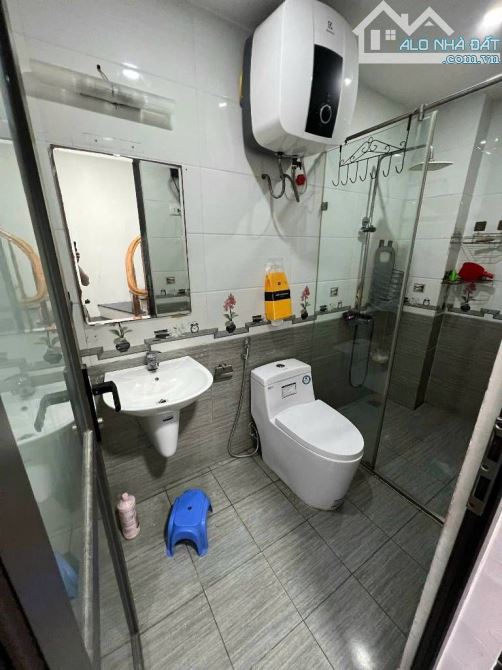 Bán nhà Tam Trinh, dân xây chắc chắn, ngõ rộng 3 gác tránh đỗ cửa, dt 35m2x 5 tầng, 7.1 tỷ