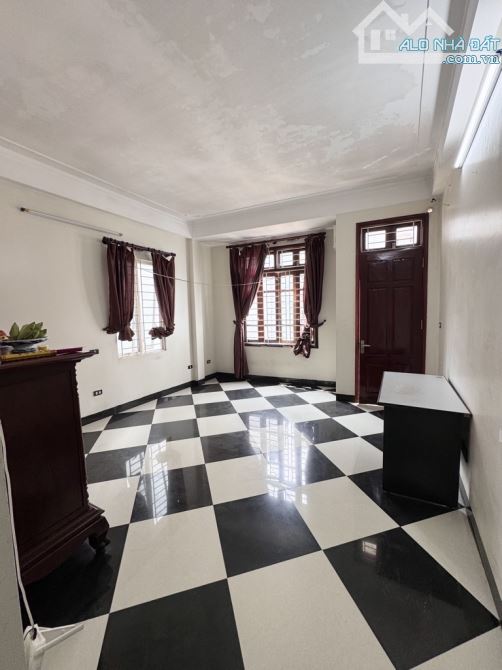 NHÀ LÔ GÓC PHỐ LÁNG – TRUNG TÂM ĐỐNG ĐA – MẶT TIỀN KHỦNG – DÂN XÂY