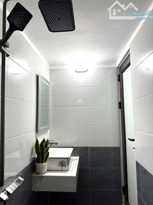 Bán nhà Tam Trinh ô tô đỗ cách 5m, 5 tầng tặng nội thất, sân để 10 xe máy, 35m2 7.6 tỷ