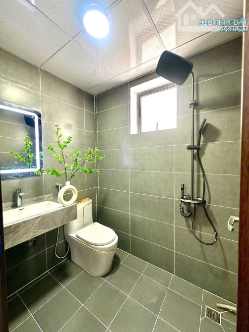 CHUNG CƯ LINH ĐÀM-SỔ ĐỎ-LÔ GÓC-3 PHÒNG NGỦ ĐỀU CÓ CỬA SỔ SÁNG THOÁNG-VIEW NHÌN RA HỒ MÁT