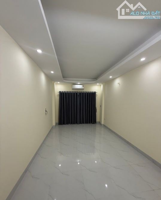 Bán nhà Vĩnh Hưng, nhà mới đón tết, 5 tầng đủ công năng, sát phố oto đỗ cổng, 36m2 7.7 tỷ