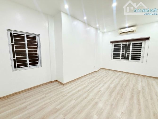 NHÀ MỚI ĐÓN TẾT - LẠC LONG QUÂN - CẦU GIẤY - 35M - NHỈNH 8 TỶ - 5 TẦNG - NGÕ THÔNG