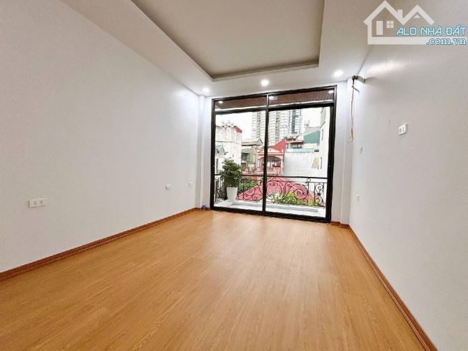 NHÀ ĐẸP KHƯƠNG HẠ - NHỈNH 14 TỶ -GARA 7 CHỖ - 10 MÉT RA HỒ - FULL NỘI THẤT VIP.