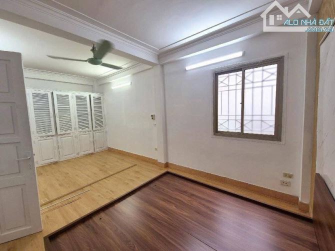 Bán nhà Hào Nam, Đống Đa: dt 35m, 4 tầng, giá 7.9 Tỷ, có thương lượng