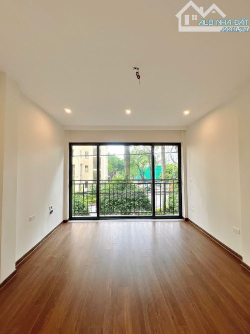 BÁN NHANH NHÀ KHUẤT DUY TIẾN THANH XUÂN, PHÂN LÔ OTO ĐỖ CỬA, 55M 5 TẦNG, CHỈ 18.X TỶ