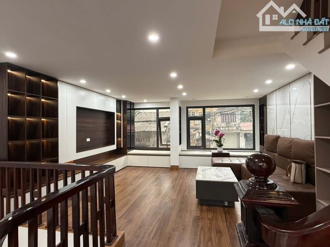 1 SIÊU PHẨM NHÀ NGỌC HỒI TRẦN THỦ ĐỘ, PHÂN LÔ Ô TÔ ĐỖ CỬA. KD.VP. 30M2. 5T.MT.5M11,7đ