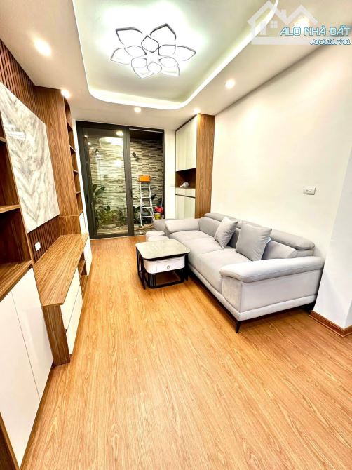 Bán Căn Chung Cư Mi Ni Đường Láng, Đống Đa 70m, tầng 1, giá 3.25 tỷ.