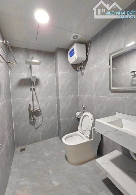 TÔN ĐỨC THẮNG – nhà mới – mặt tiền rộng – có sân để xe – 9,9 tỷ