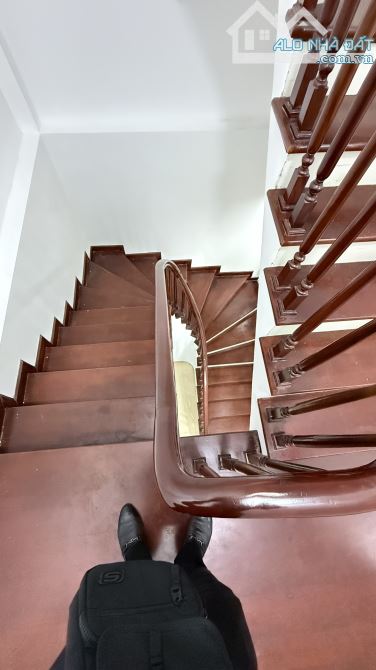 Bán nhà Linh Đàm, Hoàng Mai 35m2, nhỉnh 8 tỷ, 5 tầng, mt: 5m, sổ vuông