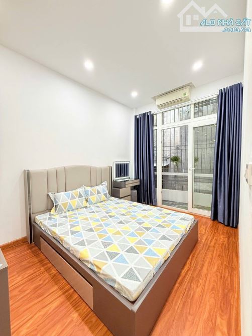 Nhà Đẹp Gần Ô TÔ, Hồng Hà, Hoàn Kiếm 40m, 4 tầng, mt 4.7m, giá 12.4 tỷ.