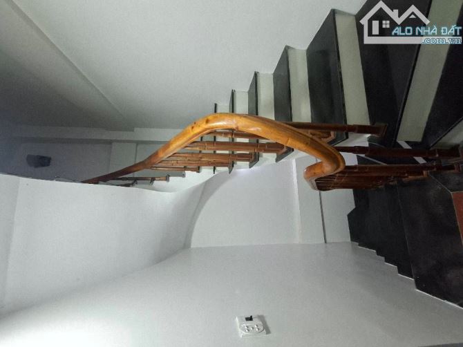 Bán nhà Tam Trinh, dân xây chắc chắn, ngõ rộng 3 gác tránh đỗ cửa, dt 35m2x 5 tầng, 7.1 tỷ