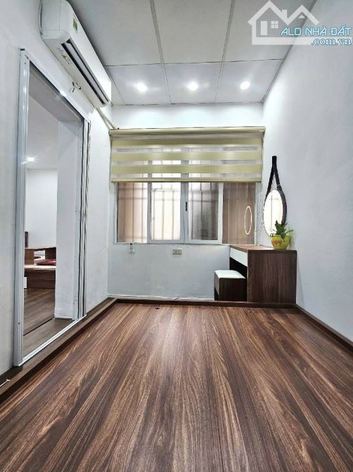 Bán nhà tập thể tầng 3 phố 8-3 trung tâm quận Hai Bà Trưng,sử dụng 50m 2 ngủ TT Hai bà