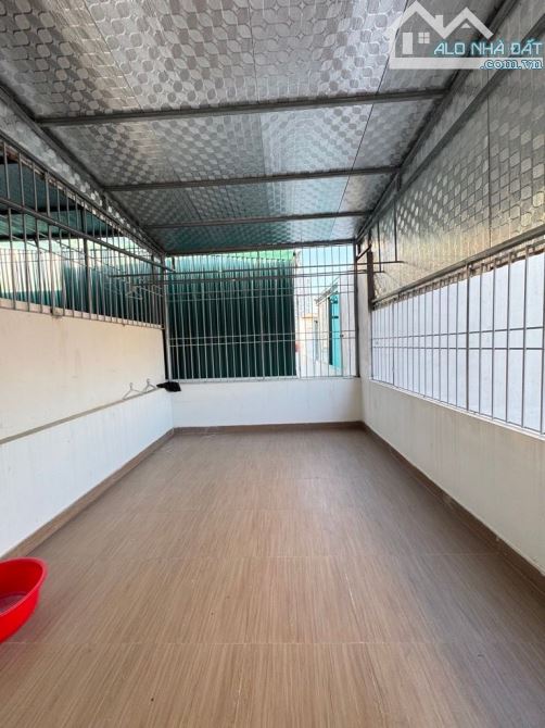 BÁN NHÀ PHƯỜNG YÊN SỞ 5 TẦNG NGAY KHU GAMURA GIÁ CHỈ 6,3 TỶ CỰC HIẾM , NGÕ THÔNG